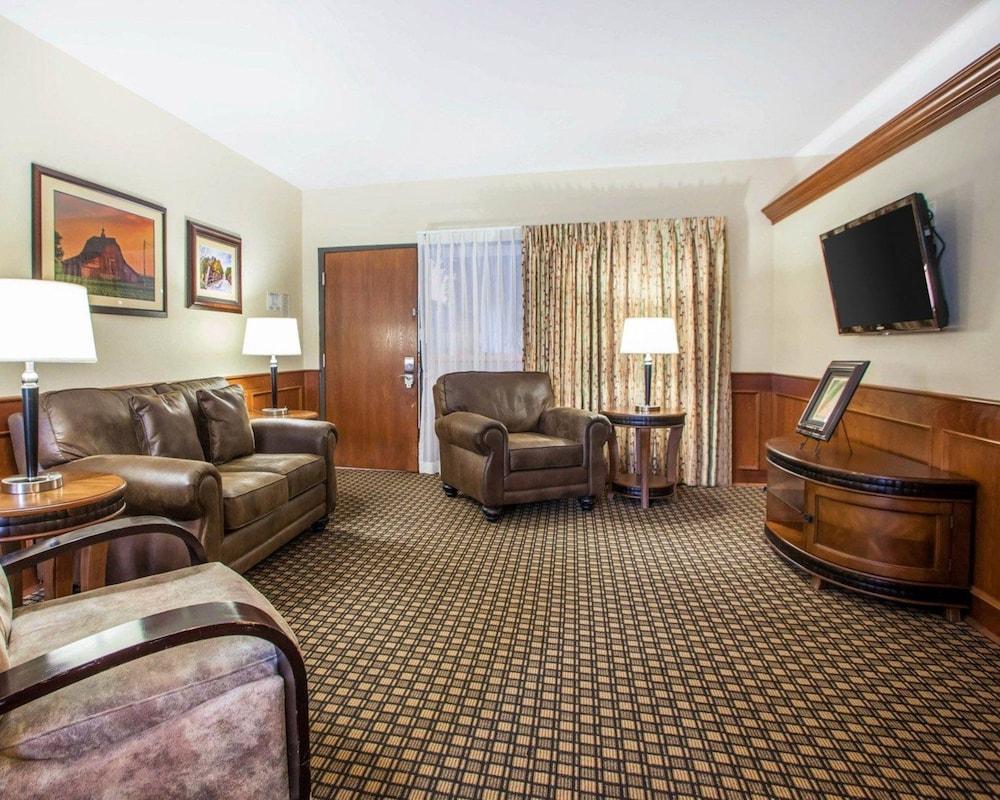 Quality Inn & Suites Ames Conference Center Near Isu Campus Екстер'єр фото