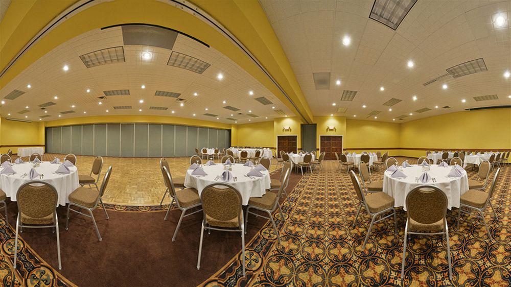 Quality Inn & Suites Ames Conference Center Near Isu Campus Екстер'єр фото