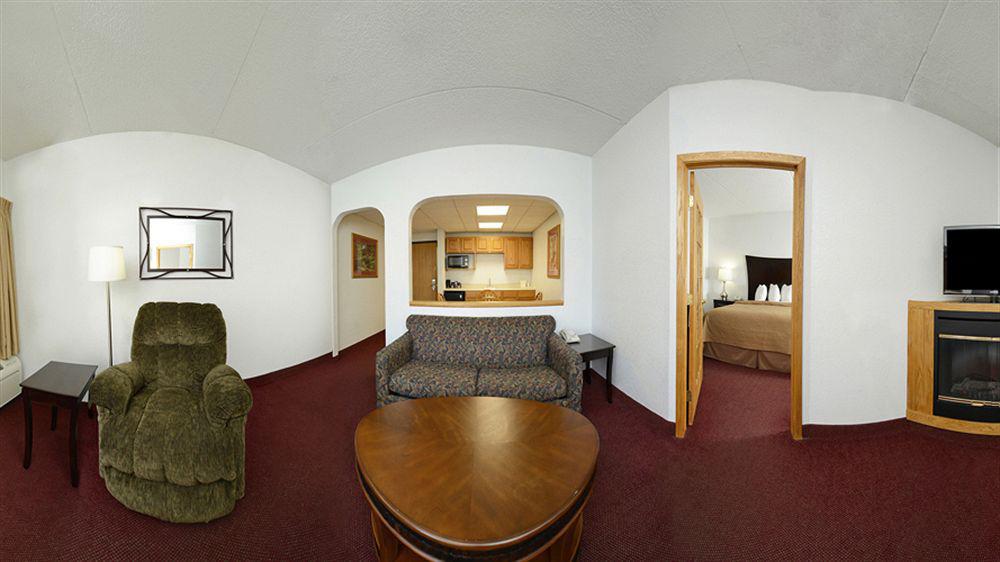 Quality Inn & Suites Ames Conference Center Near Isu Campus Екстер'єр фото